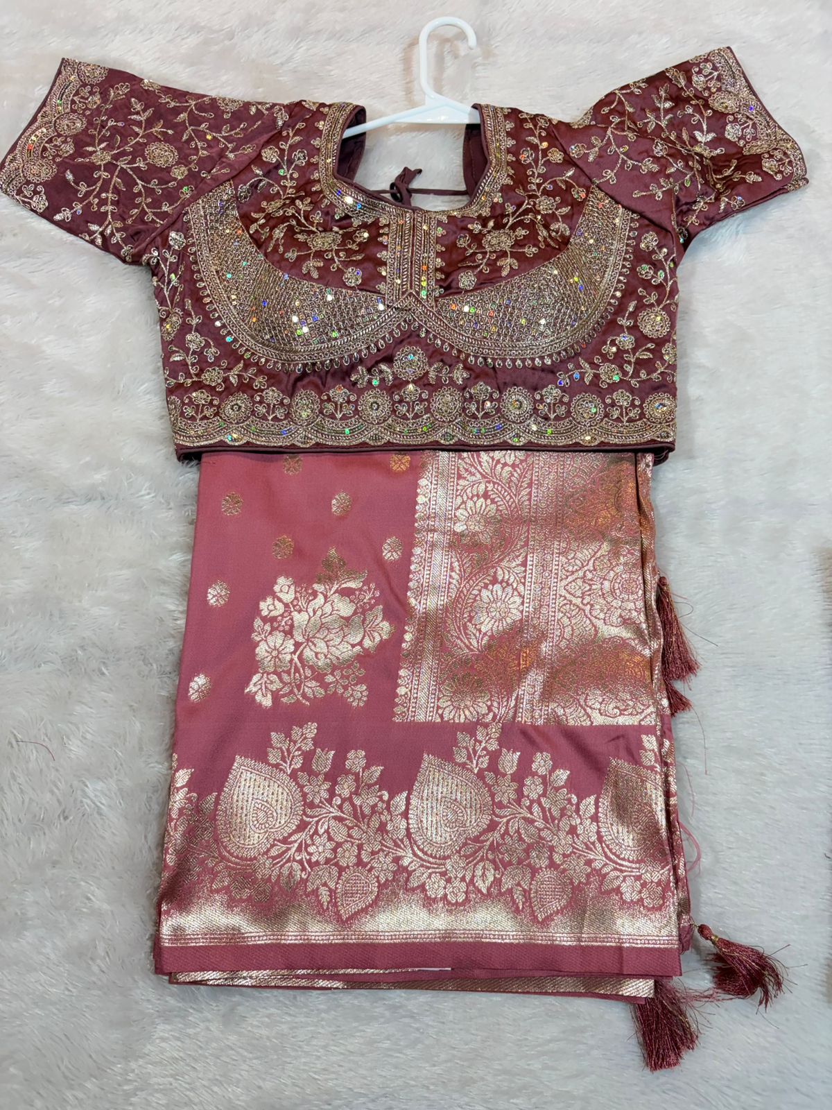 17.Kathpadar Tayaar Blouse Sadi ( काटपदार तयार ब्लाउज़ साडी )